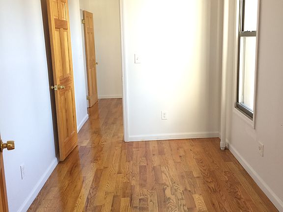 3rd image of 856 Willoughby Ave #22
