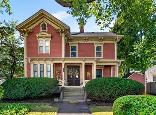 122 W Wyoming Ave #C, Melrose, MA 02176