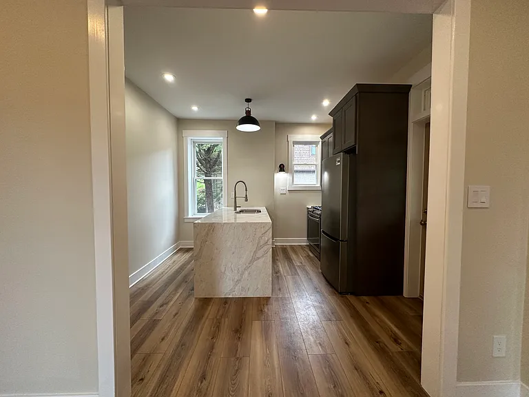 242 E 2nd St #1 — Photo 19