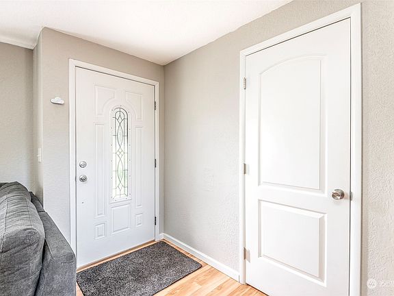 4th image of 1208 NW Crystal Court