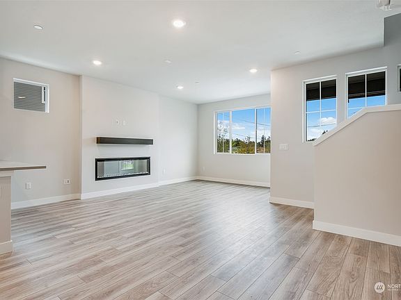 4th image of 379 E Park Street #C1