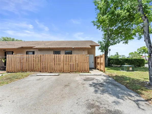 6703 NW 192nd Ter, Hialeah, FL 33015