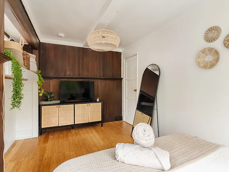 52 Ozone Ave — Photo 18