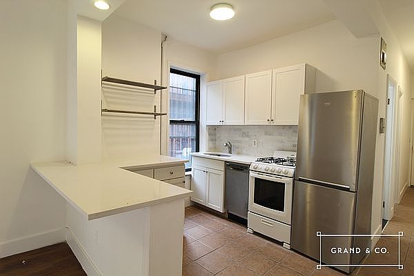 1st image of 14 Maujer St APT 3
