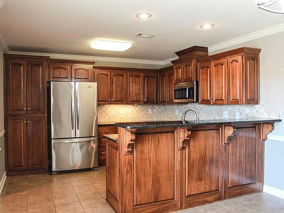 3rd image of 1300 Puritan Dr