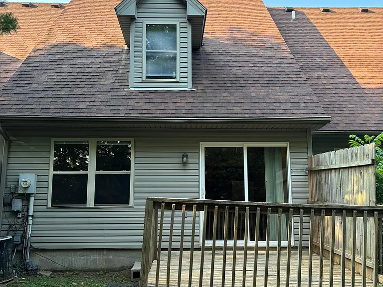 309 Beacon Hl — Photo 11