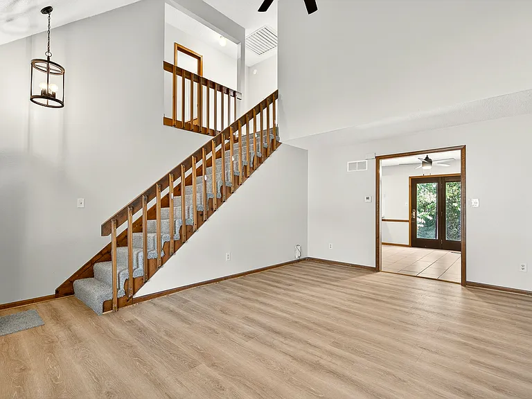 739 SE Country Ln — Photo 5