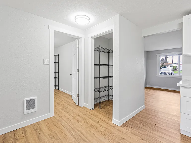 5110 Diamond Blvd SW — Photo 4