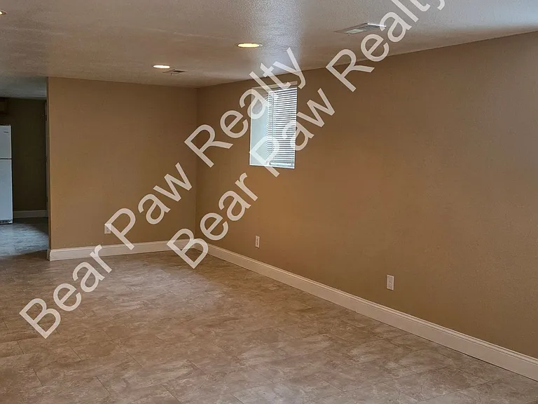 130 Williams St — Photo 2