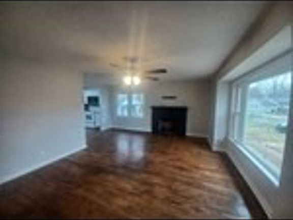 3rd image of 1116 1st Ave