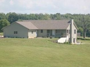 21205 Lincoln Rd, Sterling, IL 61081