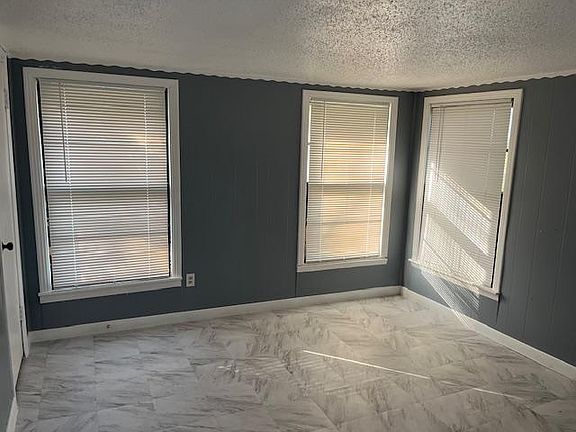 3rd image of 409 N College Dr