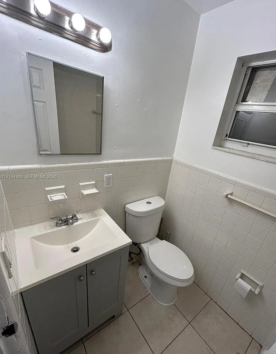 Studio, 2258 sqft, $1,300 — Photo 3
