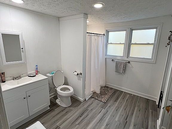 2nd image of 412 Holly St