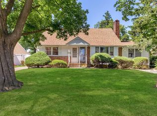 15 Stillman Rd, Glen Cove, NY 11542