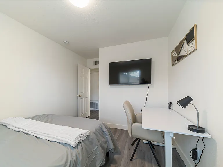 7676 Marine Ave — Photo 21