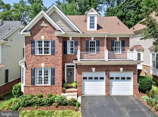 9198 Topaz St, Fairfax, VA 22031