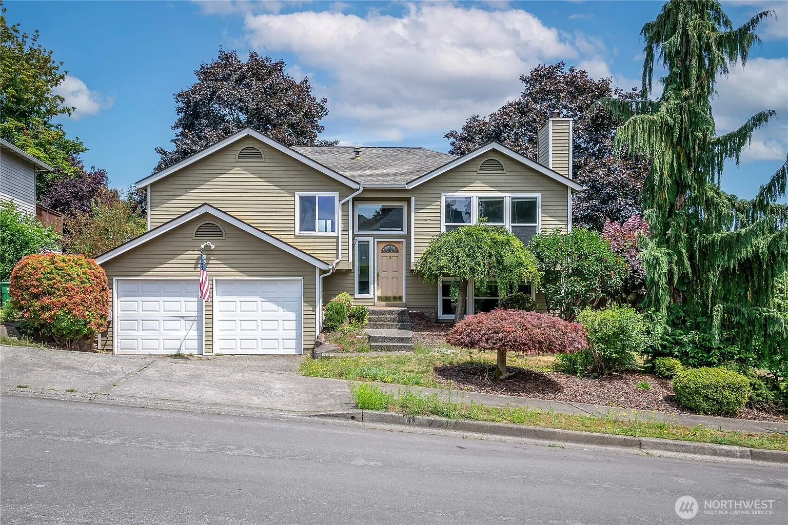 154 Vashon Place NE photo 1