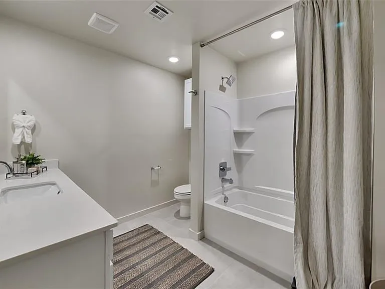 8909 NW 109th Ln — Photo 12