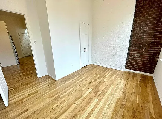 Rented by J PRESTON AND ASSOCIATES INC | media 14