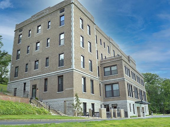 2nd image of 500 Lafayette Ave #202