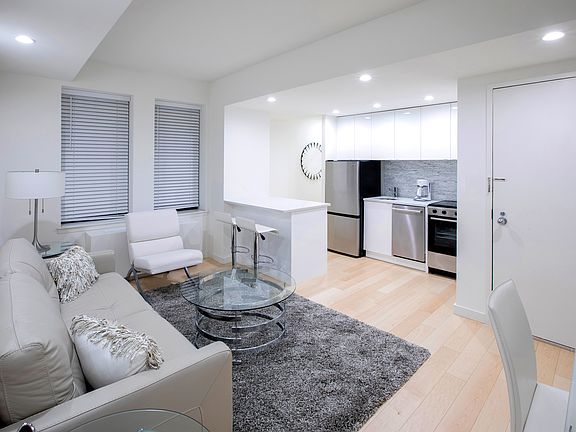 2nd image of 150 W 51st St APT 829