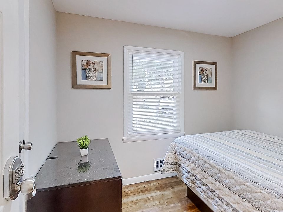 Cozy room with hardwood floors