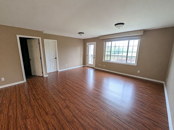 3rd image of 1916 White Ave APT 202