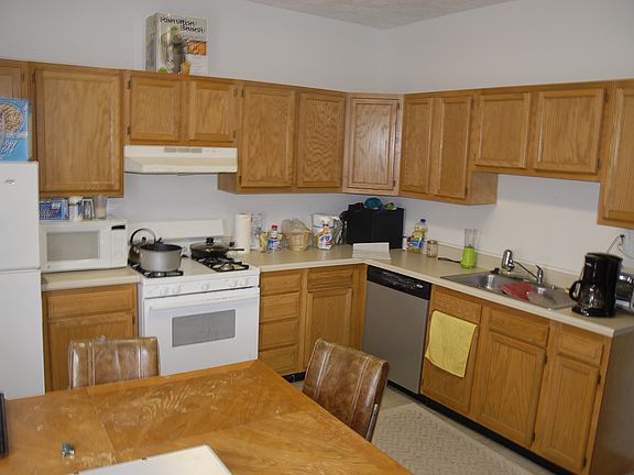 4th image of 327 E 2nd St APT 1