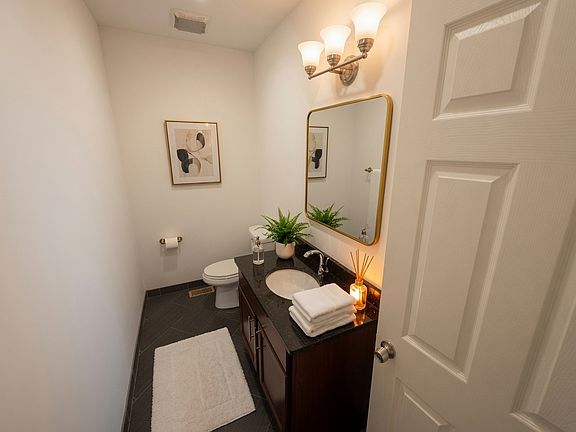 4th image of 1741 W Erie St APT 1R