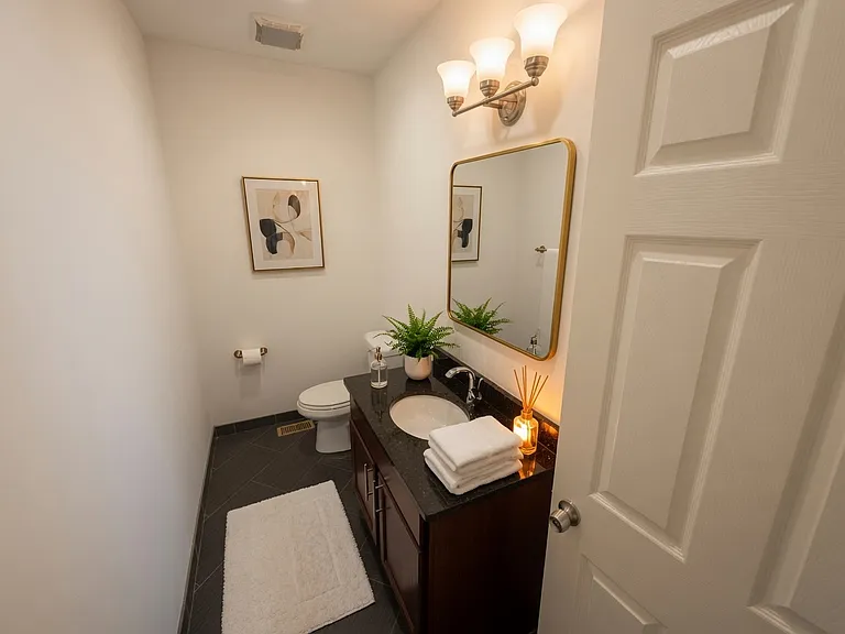 1741 W Erie St #1R — Photo 4