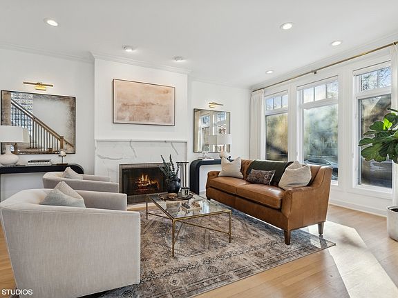 5th image of 2046 W Cortland St