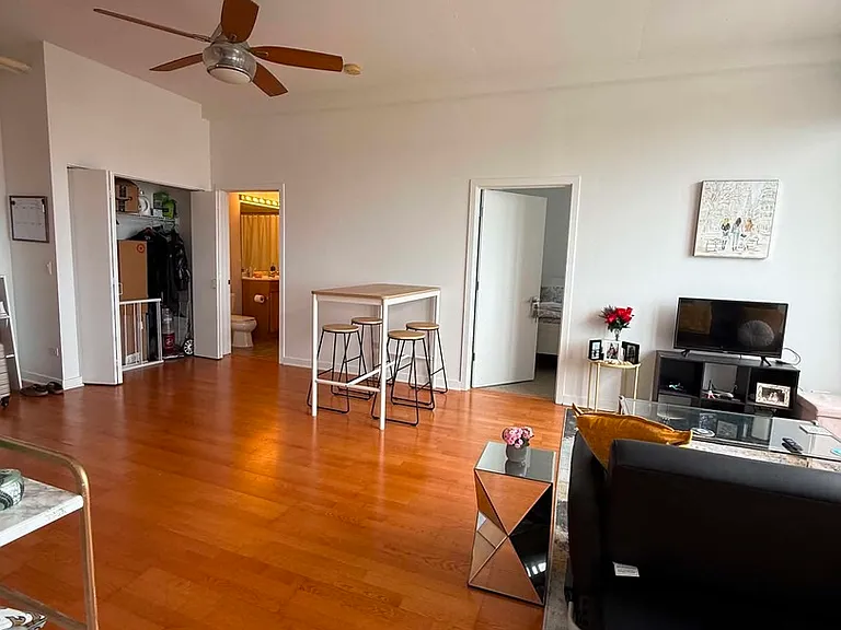 1000 N Kingsbury St #707 — Photo 27