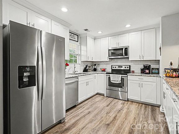3rd image of 2219 Rock Rest Rd