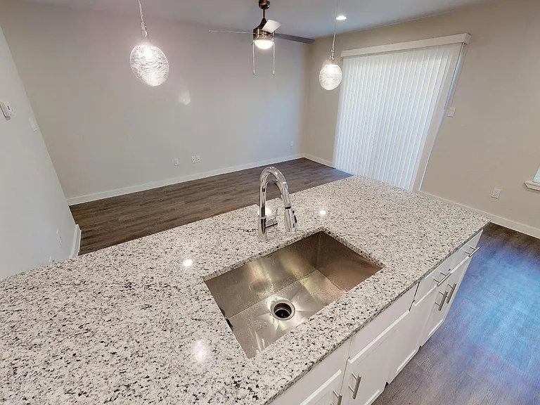 Central Park Apartments — Photo 23
