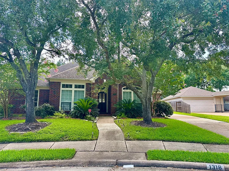 1318 Cedar Terrace Ct — Photo 1