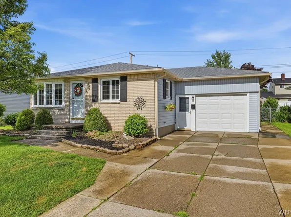 49 Caroline Ln, Depew, NY 14043