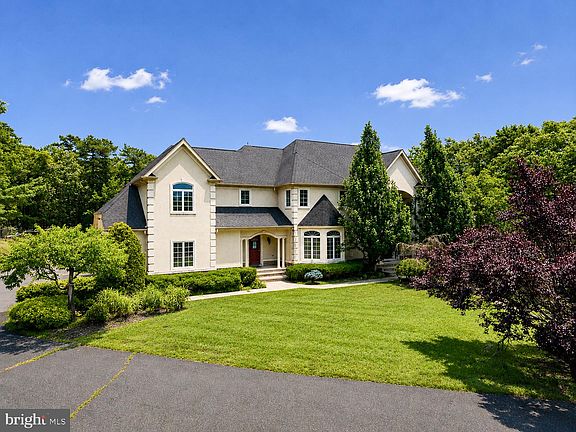 3rd image of 203 Blue Heron Ct