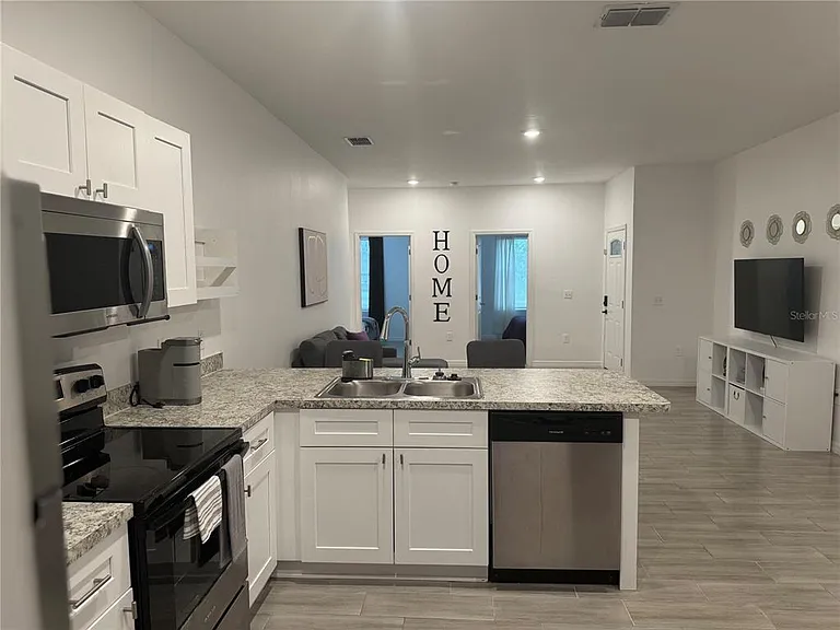 699 W Kaley St — Photo 5