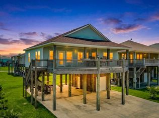 853 Wommack Dr, Crystal Beach, TX 77650