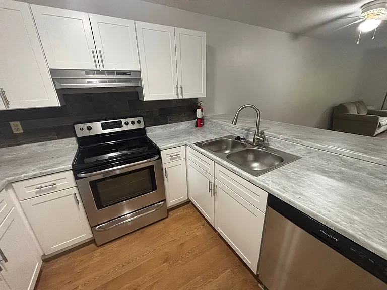 81 SE 16th Ave #D103 — Photo 9