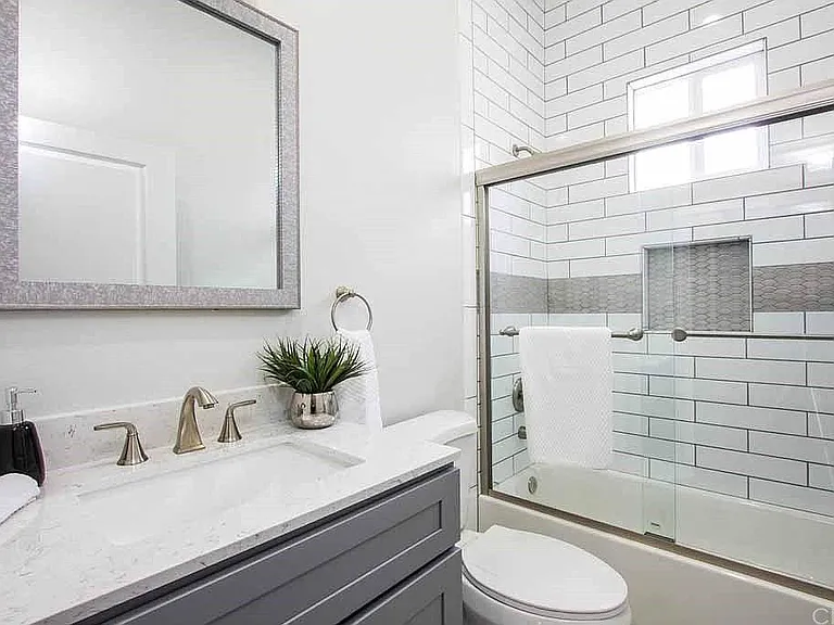 7760 Tujunga Ave — Photo 8