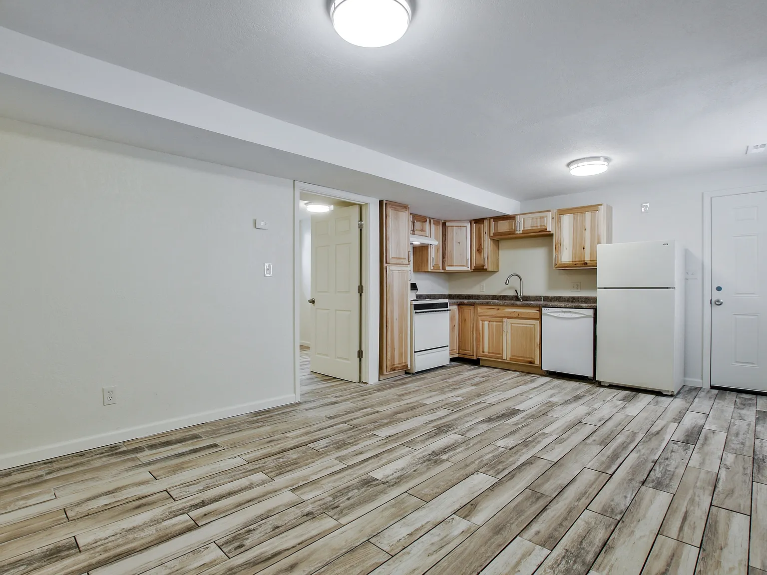 724 Laramie - 3 — Photo 3