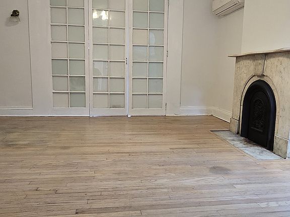 3rd image of 118 Hudson Ave #2
