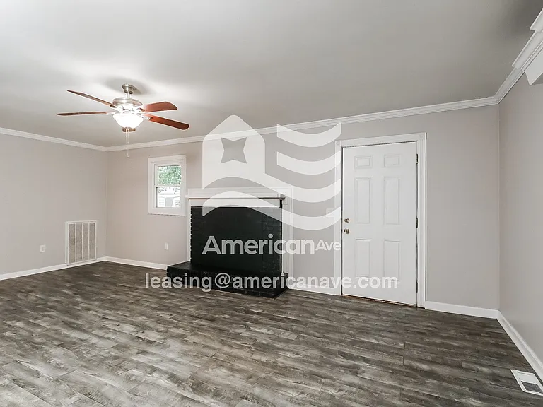 12517_003_living_room_13878903.jpg