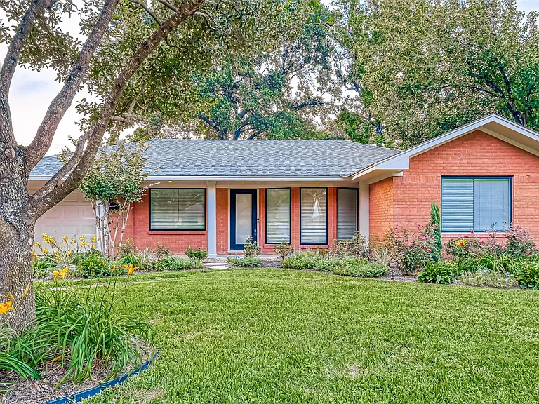 6414 Pineshade Ln — Photo 1