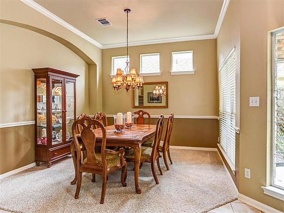 5th image of 2627 Henley Dr