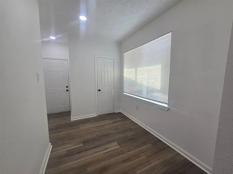 5102 Avenue L — Photo 20