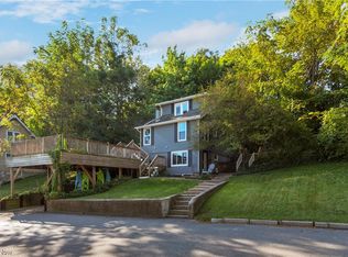 394 Riverdale Dr, Rocky River, OH