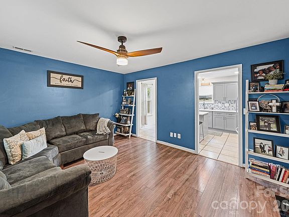 3rd image of 731 Cavendish Ct
